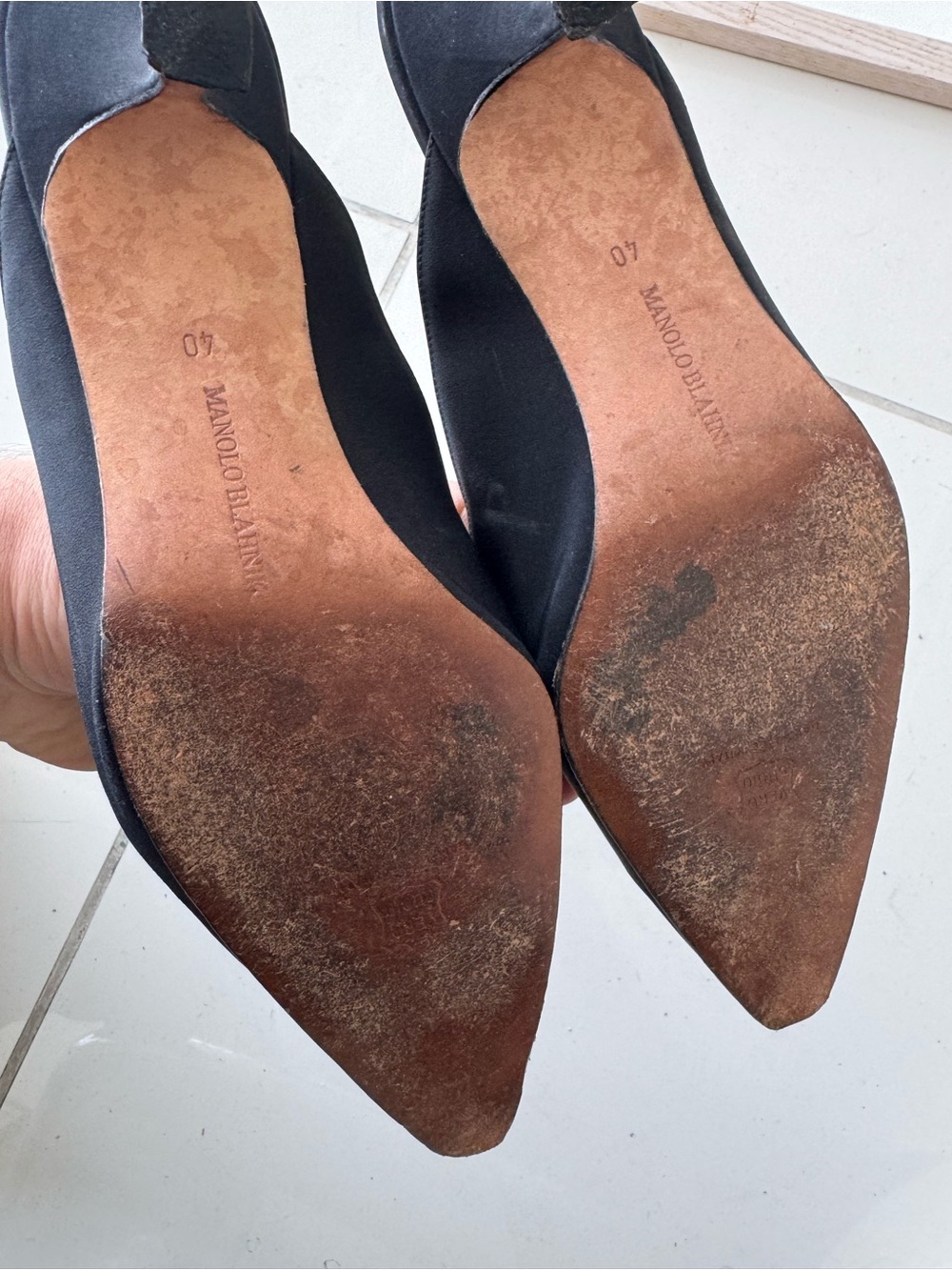 Manolo Blahnik Black Satin Kitten Heel Pointed-Toe Mules Shoes Rare - Picture 4 of 6